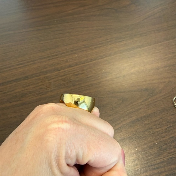 Michael Kors Gold and Tortoiseshell Statement Ring - Picture 3 of 6